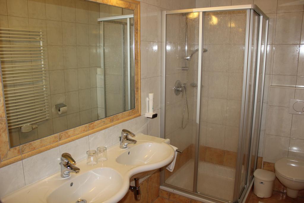 Hotel Flatscher Stuhlfelden ภายนอก รูปภาพ